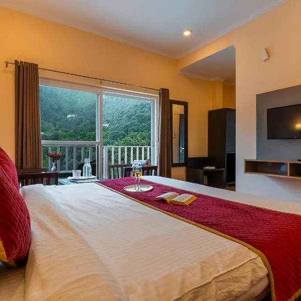 Hotel Vista Bhowali, Nainital - Vegetarian, hotel v destinaci Bhowāli