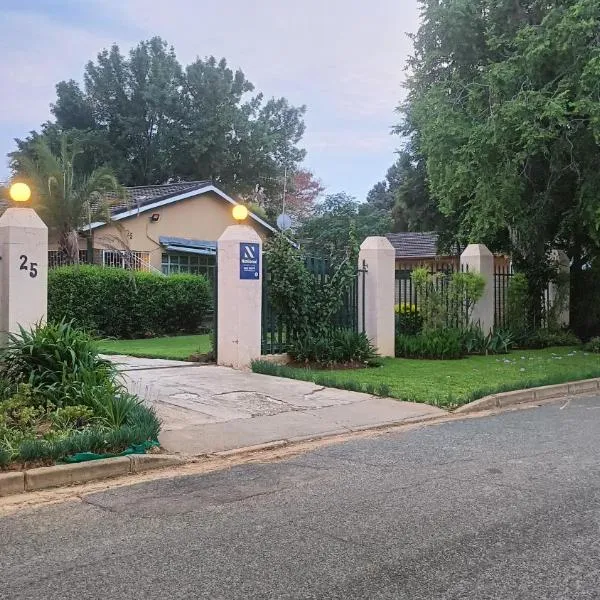 Green leaves, hotel a Mahikeng