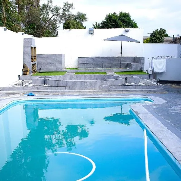 Semeni Asante Guesthouse Getaway, hotel in Johannesburg