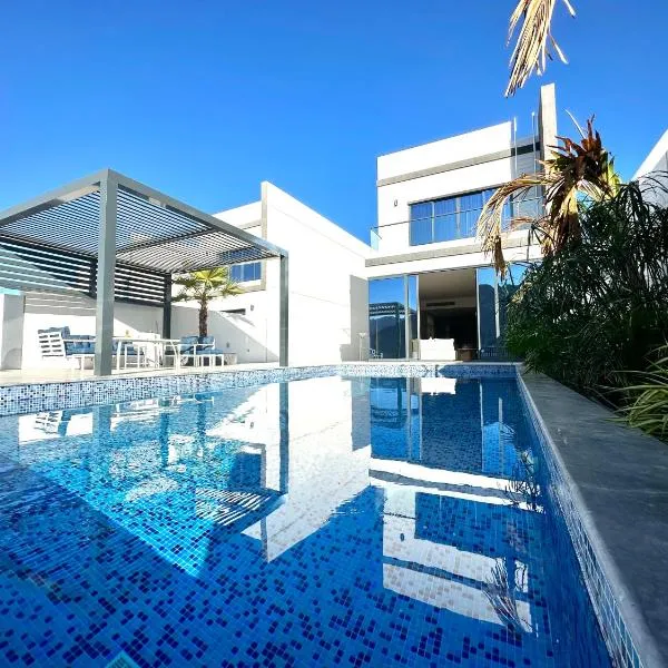Breathtaking & Stunning Villa, hotel v destinaci Fudžajra
