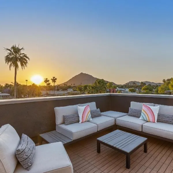 Perfect Friends Escape in Old Town Scottsdale with Resort Pool Access and Roof Deck!, hotel in Scottsdale