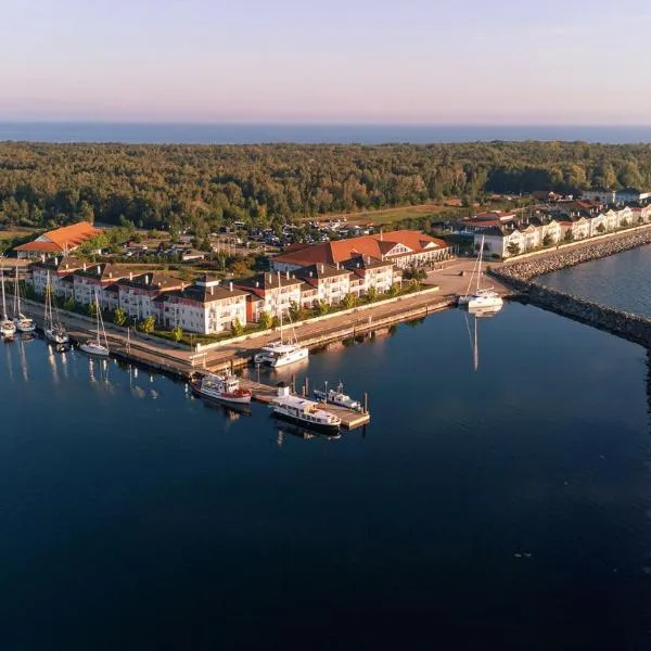 BEECH Resort Boltenhagen โรงแรมในบอลเทินฮาเกิน