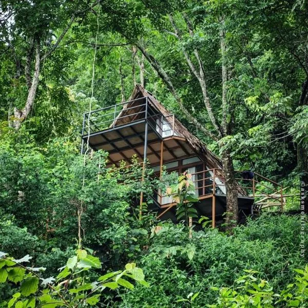 Sunset Valley Kerala Pool Resort - Monsoon Forest Cottage Stay in Idukki with Private Waterfalls, Natural Streams & Breathtaking Views, hotell sihtkohas Pīrmed
