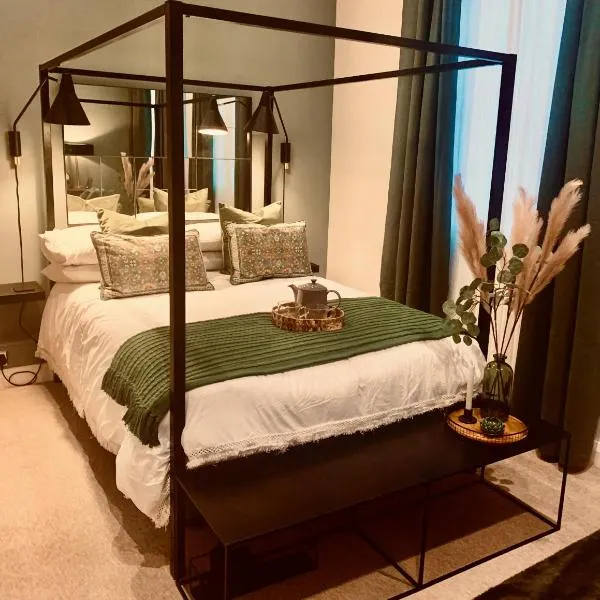 The Fifth Quarters, Grade II Listed Apartment, The Lace Market, NG1, City Centre, Nottingham, Sleeps 4, hotel in Nottingham