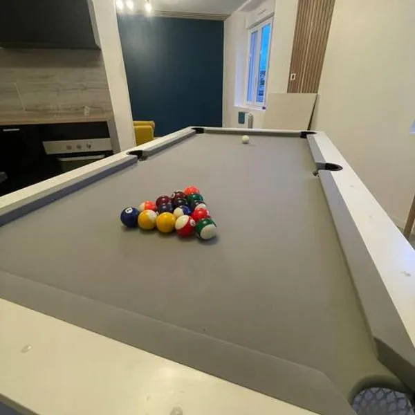 Le loft du centre ville billard & baby-foot au porte de Mâcon, hotel v destinácii Charnay-lès-Mâcon