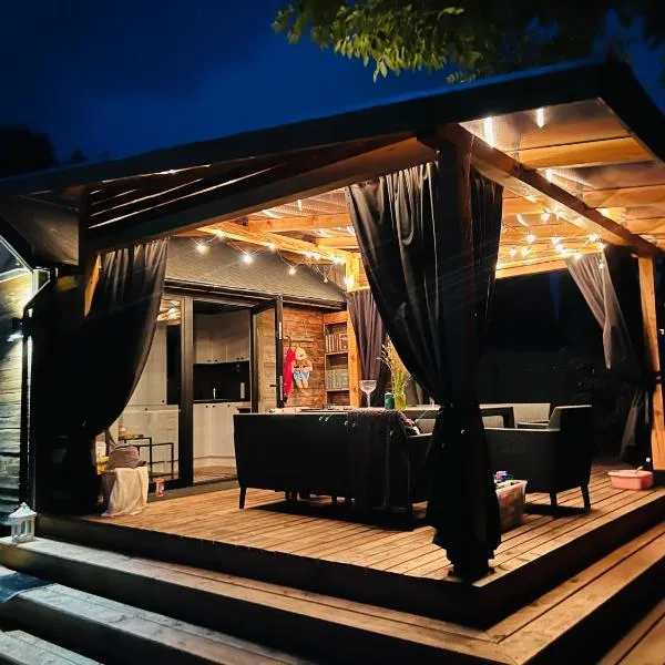 Mazurska Książko Chatka Najpiękniejszych Nocy, Hotel in Woszczele