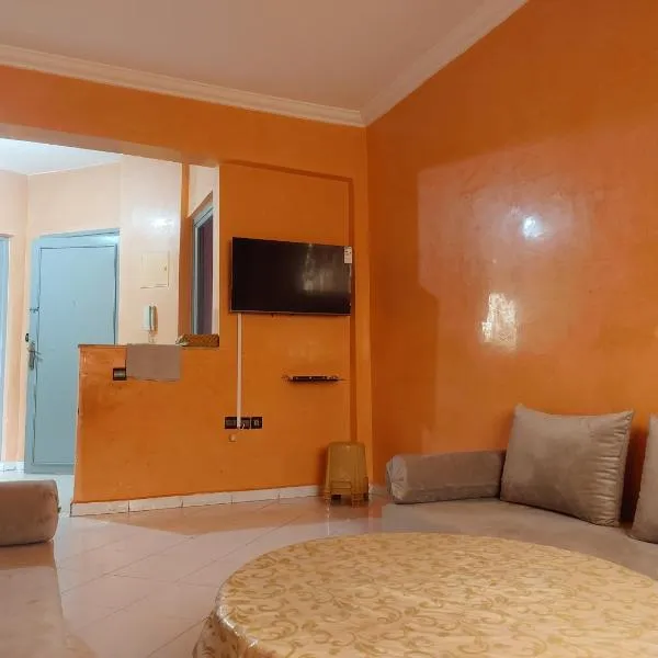 Grand T3 meublé et propre, hotel in Azrarag