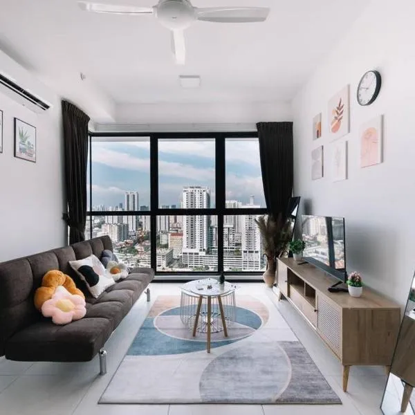 NEW Infinity Pool Seaview Urban Suite #2Carparks #2BR 23a5, hotel in Jelutong