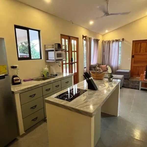 Casa Brisa Marina Cerca Tamarindo, hotel v destinaci Santa Cruz