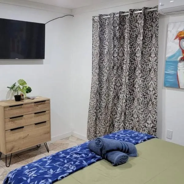 1 Bedroom Apartment in center of town., hotel v destinaci Utila
