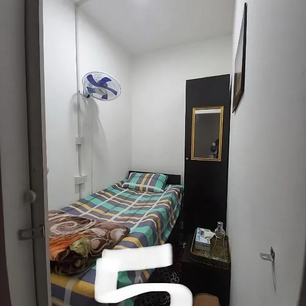 oNLY MALE GENDER ROYAL LUXURY PARTITION SMALL ROOM, מלון באל מפרק