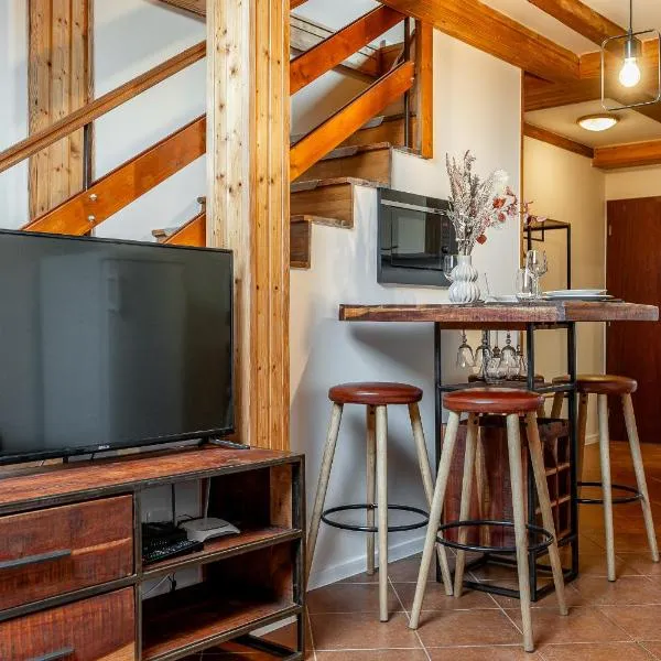 Apartmán Mezonet na Námestí Košice، فندق في كوشيتسه