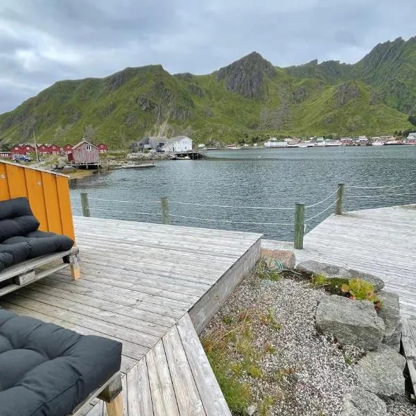 Charming waterfront cabin in Ballstad, Lofoten, hotell sihtkohas Ballstad