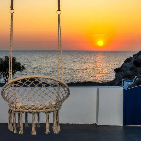 Α Peaceful Seafront Escape in Santorini- Sonus Mare, viešbutis mieste Vourvoúlos