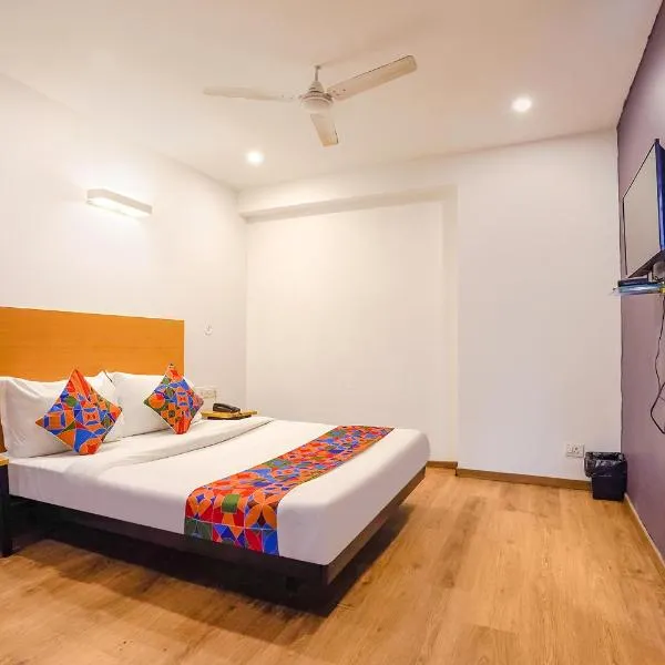 FabHotel Ramayana: Vibhuti Khand şehrinde bir otel