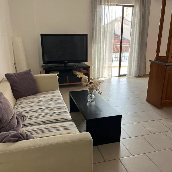 Akrata v apartment, hotel u gradu Foúrnoi