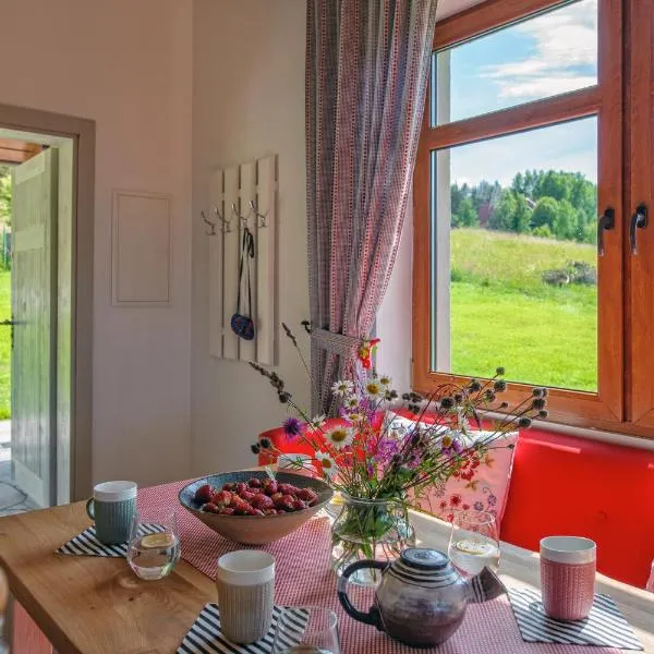 Malinowe Wzgórze domki 60 m2 z balią na wyłączność, hotel v destinácii Krzeszna