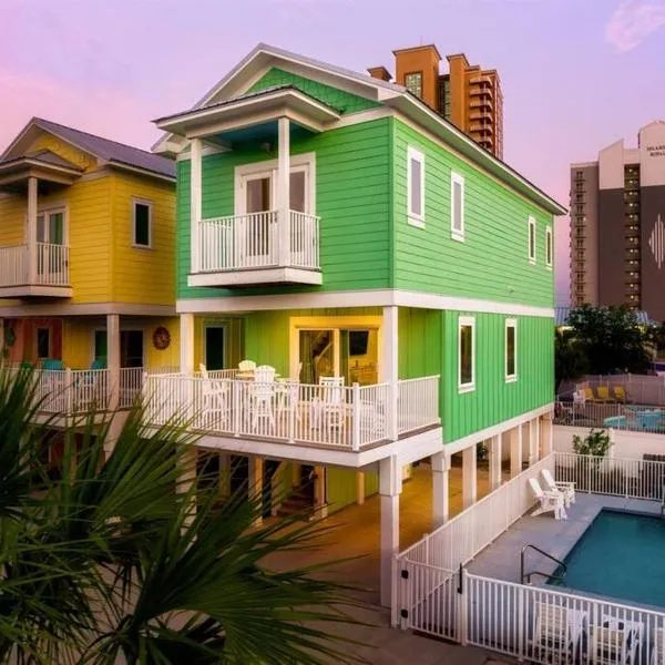 Green Family Bungalow! Beach Access, Pool, & Fishing Dock, hotel en Gulf Shores
