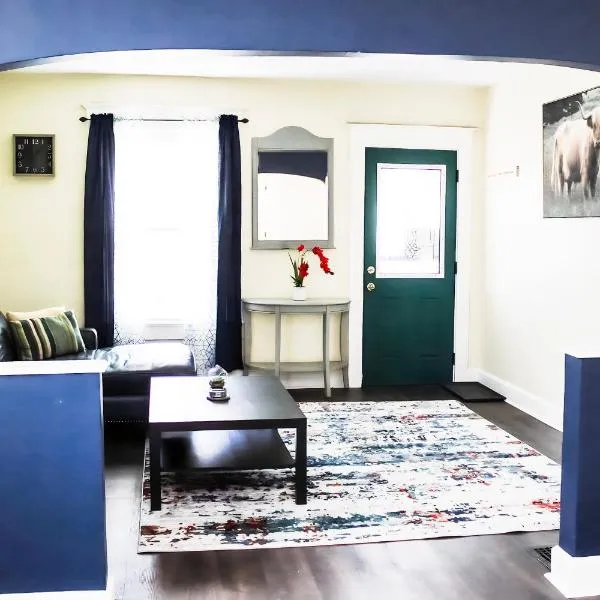 Cozy City Retreat Near Downtown Indianapolis- Private Bedroom, hotel i Indianapolis