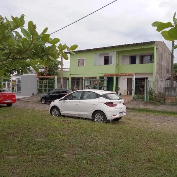Apartamento família perto do mar, hotel in Tramandaí