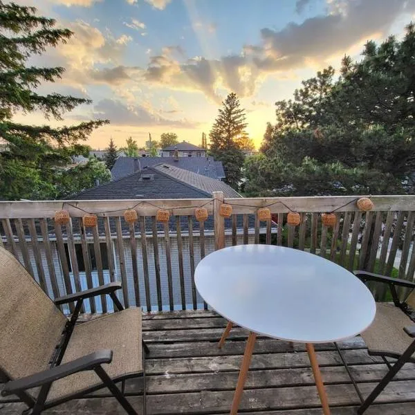 Cozy 2BR in VieuxLongueuil +parking 14min Downtown, hotel v destinaci Longueuil