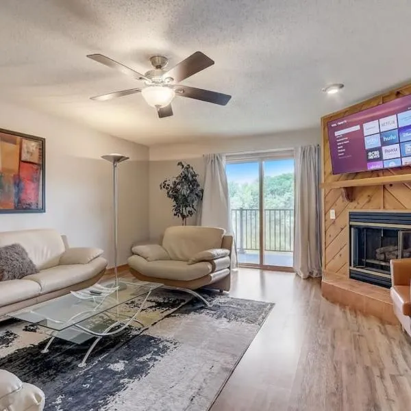 Josies On The Bay Waterfront, hotel in Wisconsin Dells