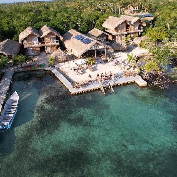 Santa Lova Eco-hostel Isla Tintipan, отель в городе Остров Мукура