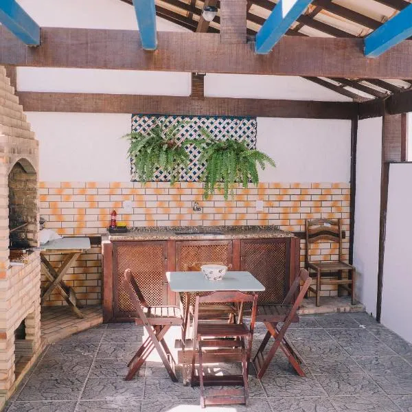 Casa com churrasqueira e 3 quartos - Centro