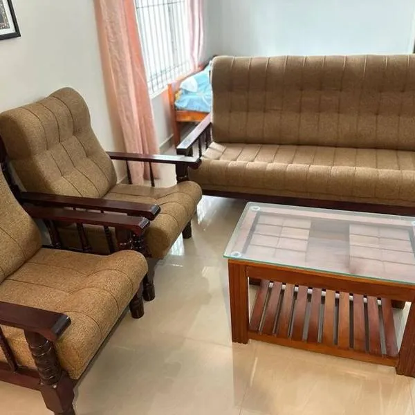 Soorya Madhavam Apartment Guruvayur - 200 m from temple walkable, hotel a Guruvayoor