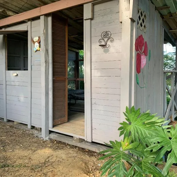 Camping para dos - a escoger segun disponibilidad de caseta o cabaña, hotel in Caguas