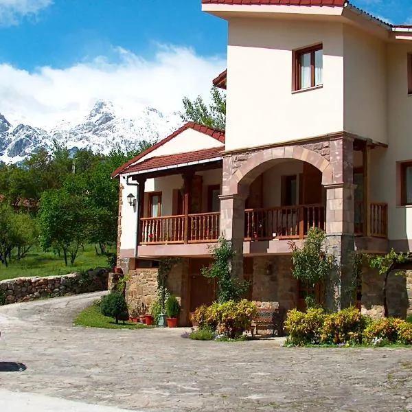 Apartamentos Javier, hotel in Turieno