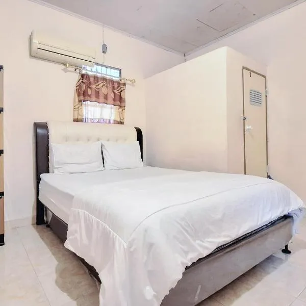 Handira Homestay Syariah Padang RedPartner, hotel v destinaci Duku