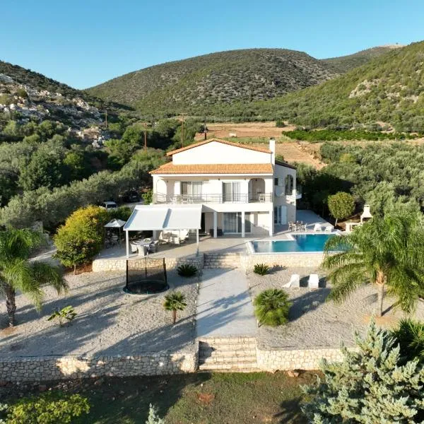 Luxe Villa Livadia, 10 personen, hotel a Candia
