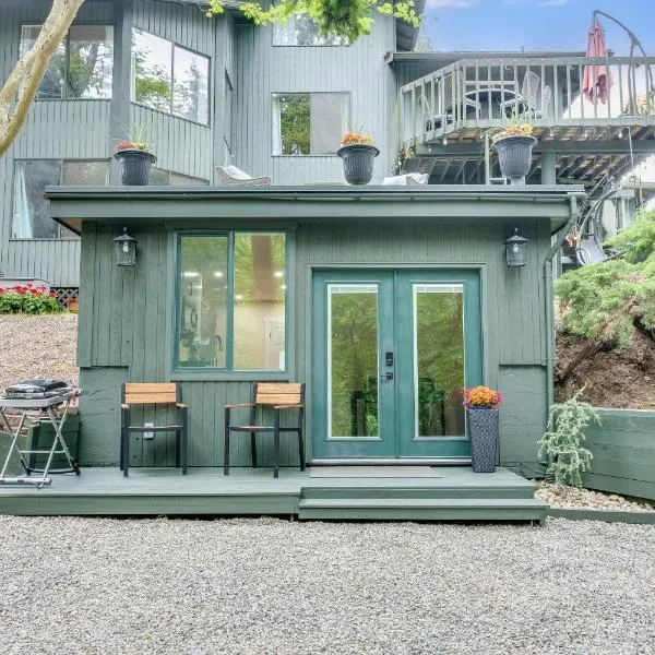 Beautiful place with a great location, free parking, WiFi & large TV., hotel v destinaci Federal Way