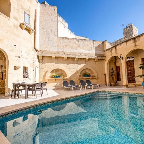 4 Bedroom Farmhouse with Large Private Pool – hotel w mieście Xewkija