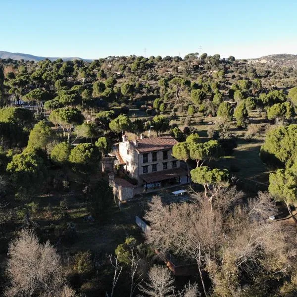 Casa Valdesanmartin - Country House, 10500sqm, Pool, Paddel & Bbq, hotel El Tiemblóban