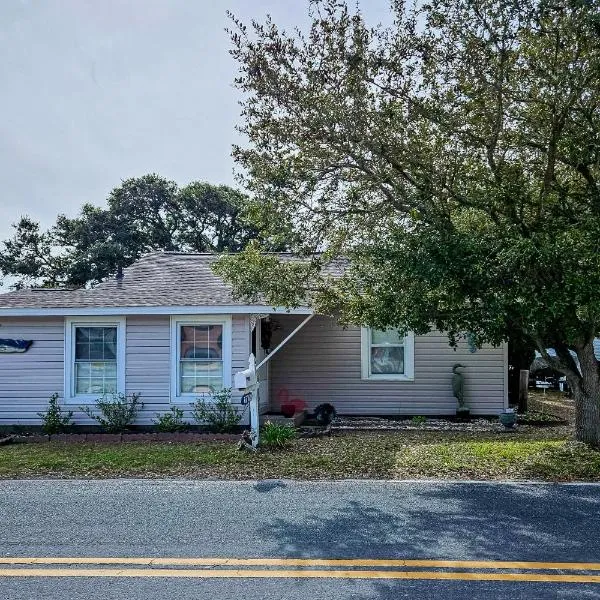 Coastal Cottage, hotel in Shallotte