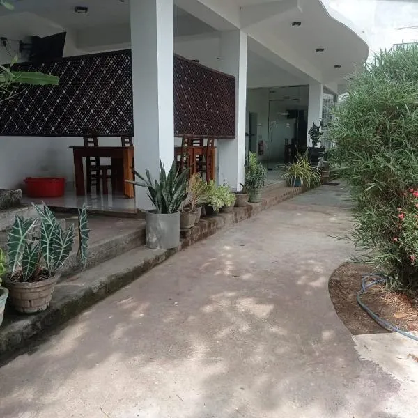 Senanayaka Holiday Inn, hotel v destinaci Polonnaruwa