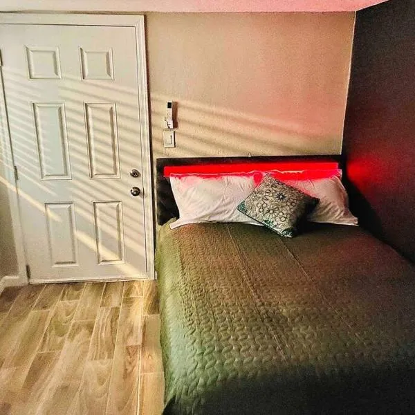 New Midtown Studio with Full Kitchen (Unit C), hotel in Phoenix