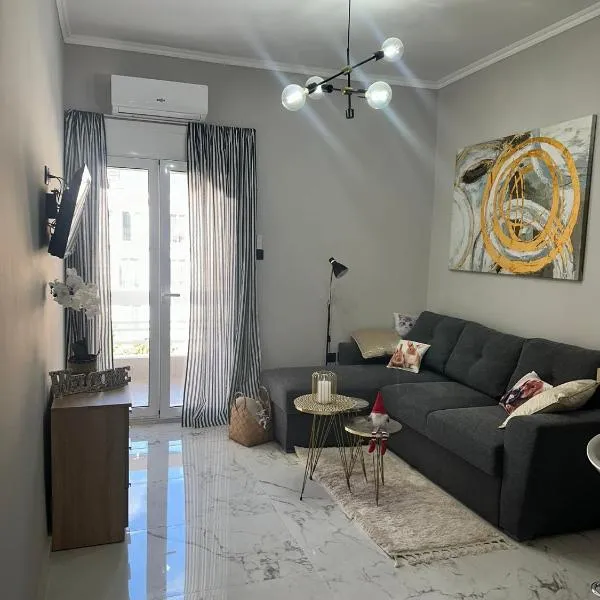 Eleni’s Mountainview Central Studio by the Sea, hotel in Loutraki