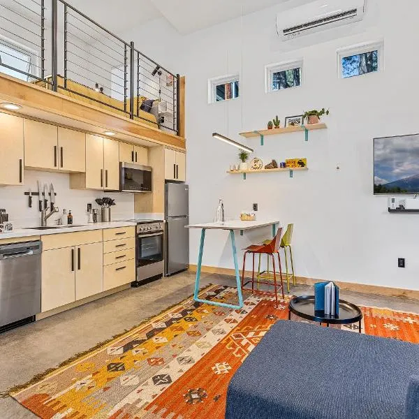 Enchanting & Newly Built NoHo 1 BDR Loft with AC!, hotel in Flagstaff