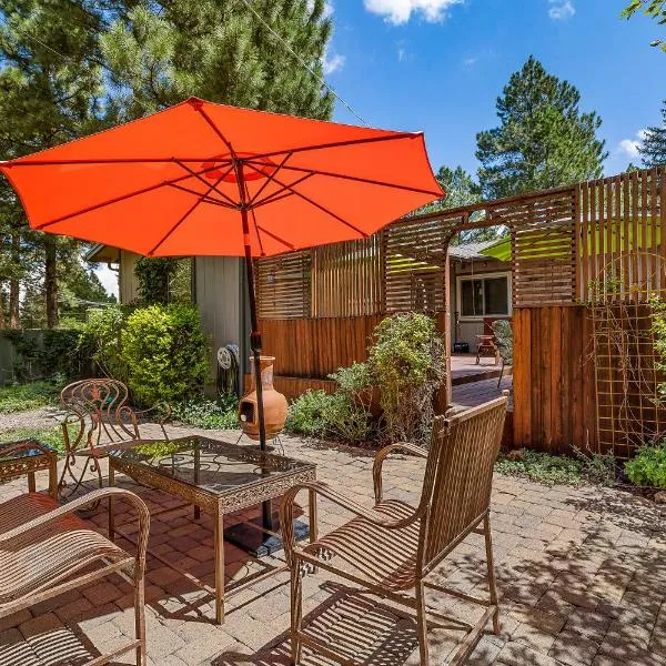 Captivating Continental Country Club Retreat with 4 BDR and Spacious deck!, hotel v destinaci Flagstaff