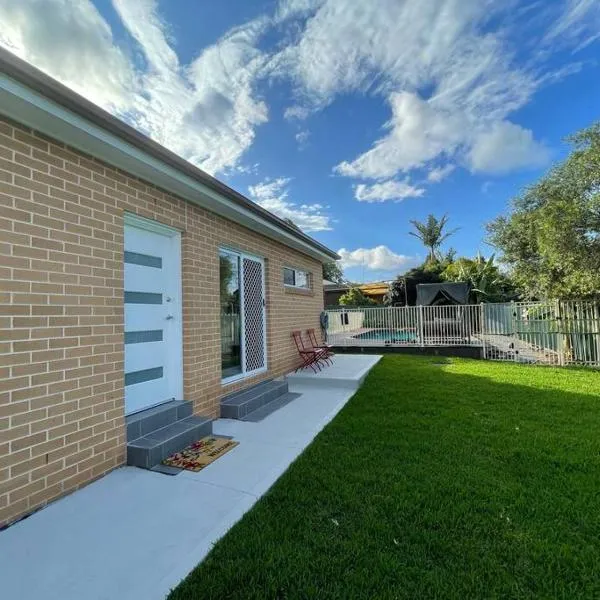 Cosy Sunlit Home Away from Home, hotel v destinaci Baulkham Hills