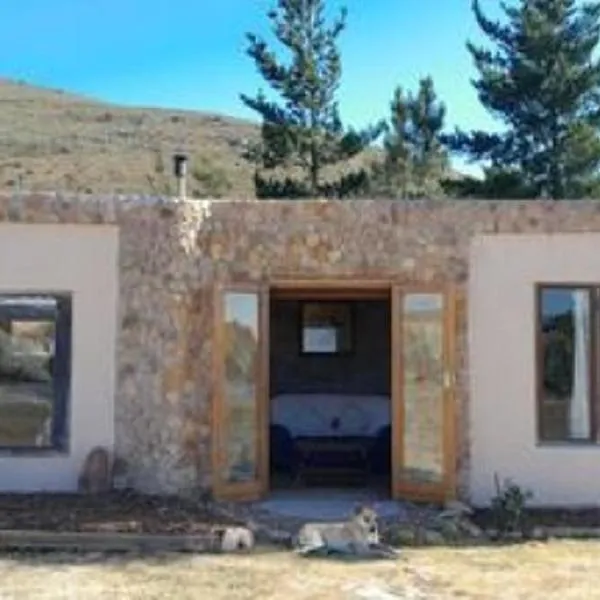 Peaceful Farm cottage, organic, lovely views., hotel in Joubertina