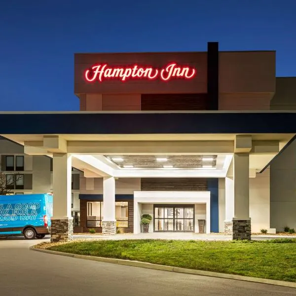 Hampton Inn Kansas City - Airport, hotel di Tarrytown