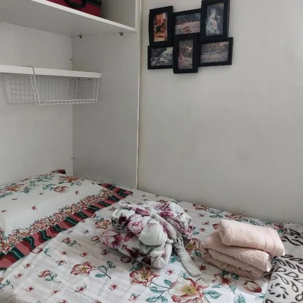 PEQUENO QUARTO SIMPLES individual , com VENTILADOR