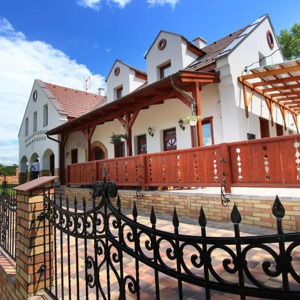 Gesztenyés Vendégház, hotel in Hollókő