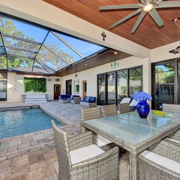Courtyard Home with Pool, Spa & Sauna close to Beach & City Center, hotel in Sarasota