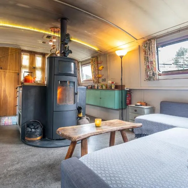 Off-Grid Living on Spacious Widebeam, hotel v destinaci Bath