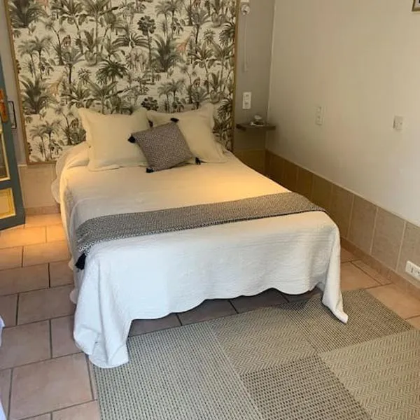 Studio décoré avec goût, hotel en Saint-Paul-Trois-Châteaux